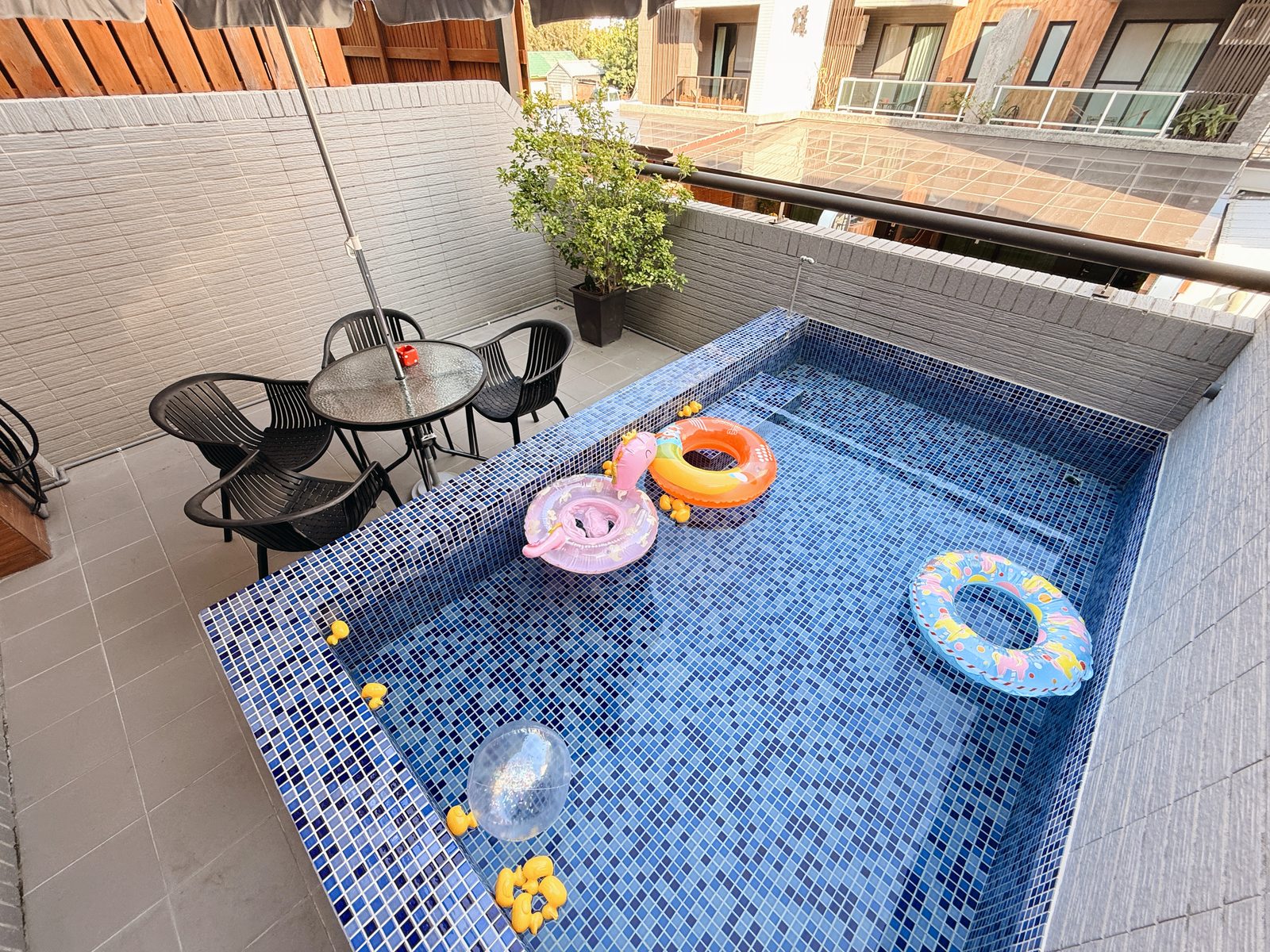 Dream Come True private balcony splash pool