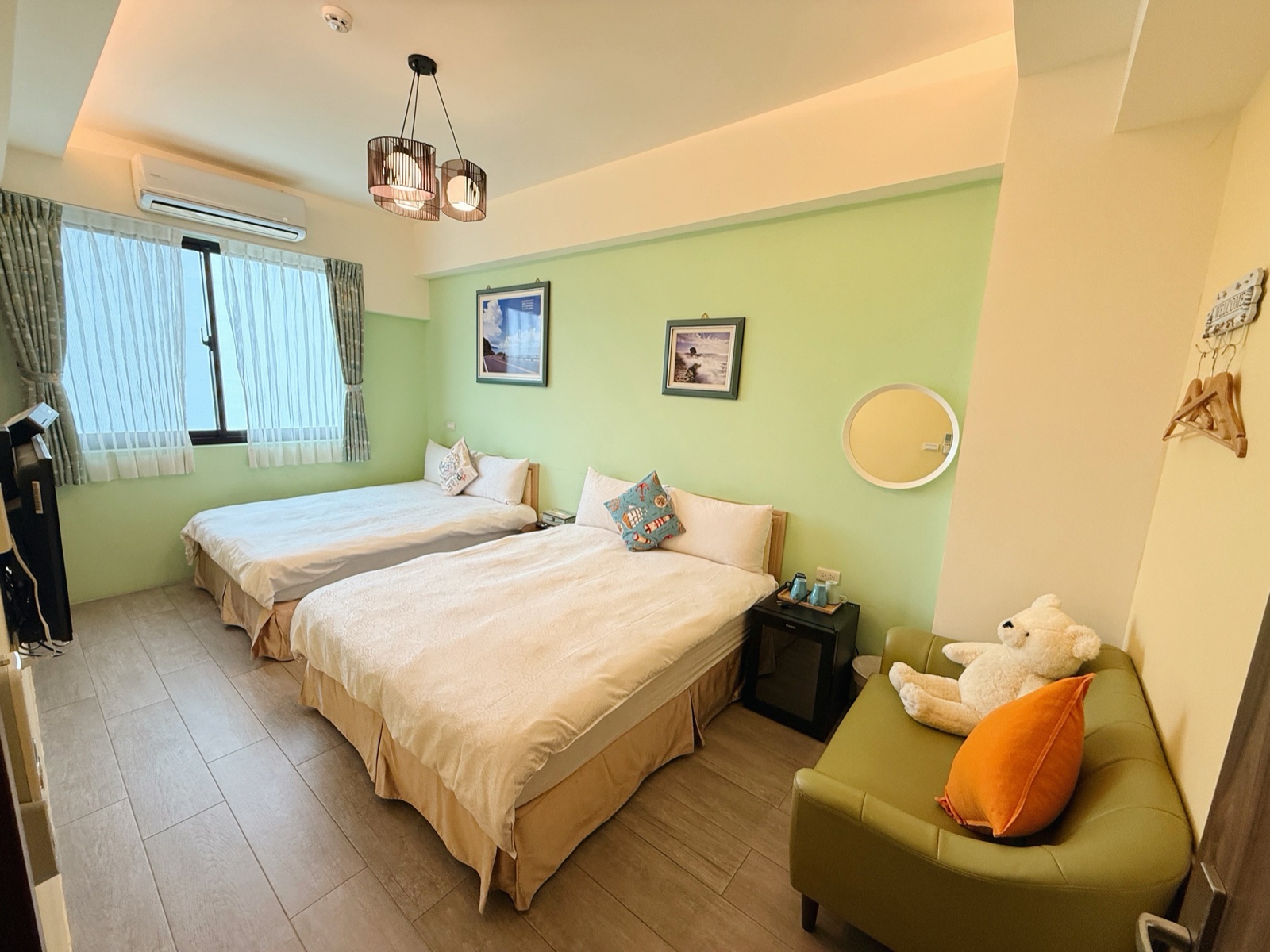 Stylish Family Room 7